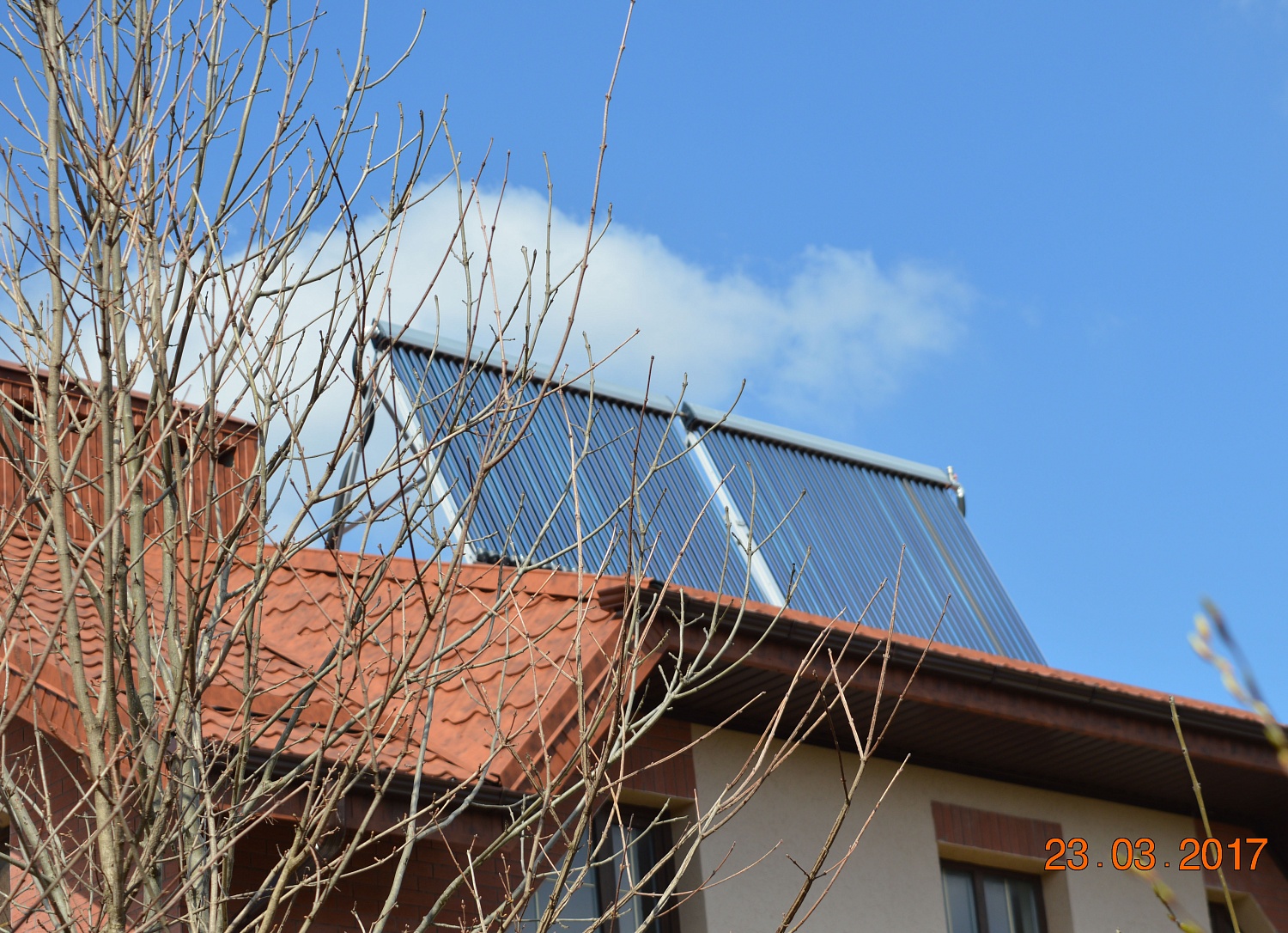 Монтаж солнечных коллекторов и тепловых насосов